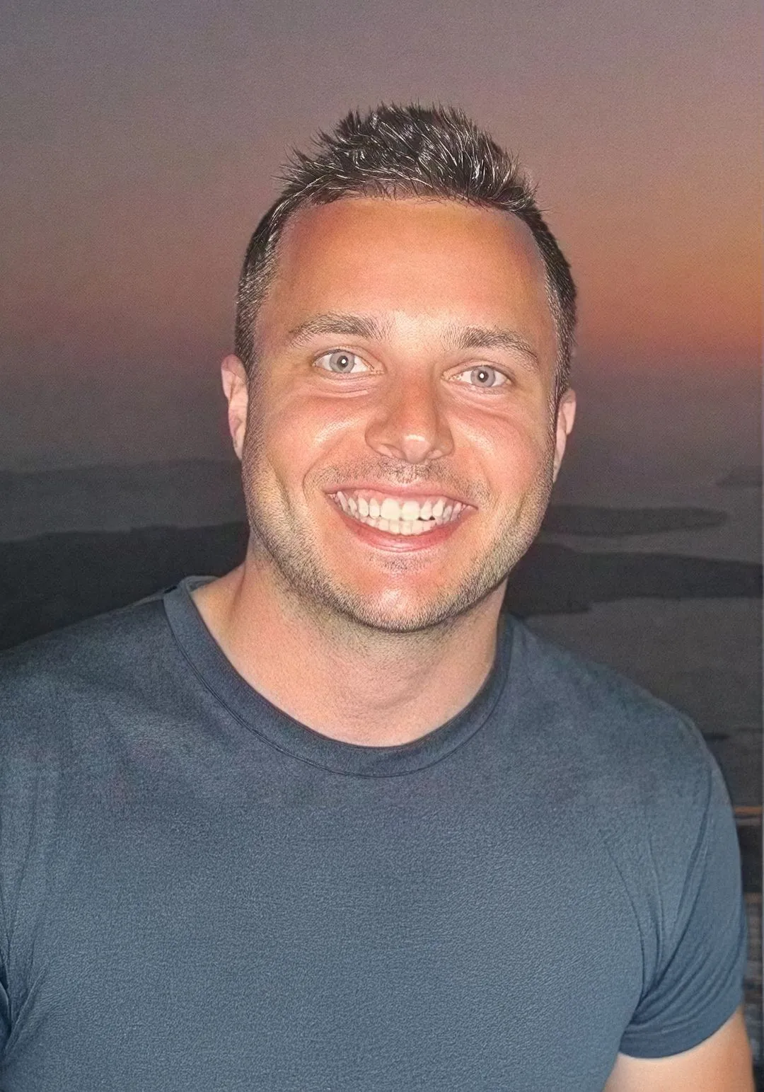 671b00d0c2df81bb5e74e601_Chris F